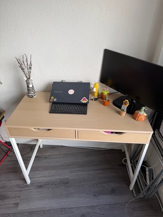 Mesa de trabajo Ikeade madera clara en buen estado