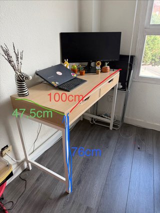 Mesa de trabajo Ikeade madera clara en buen estado