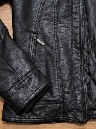 Cazadora polipiel negra talla 40