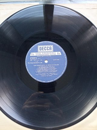 Tom Jones Sings 24 Great Standards LP