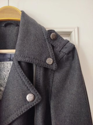 Abrigo de lana gris L, corte militar