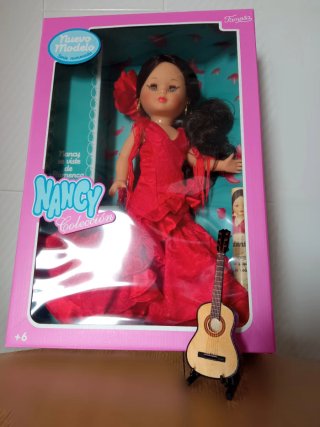 Nancy Flamenca precintada + guitarra a su medida