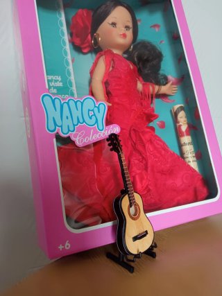 Nancy Flamenca precintada + guitarra a su medida