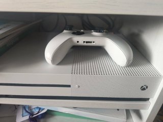 Xbox One S 1TB + Controller con Batteria
