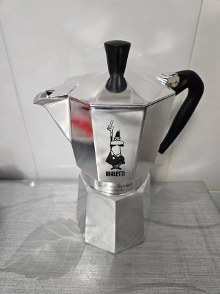 Cafetera Italiana Bialetti Moka Express 9 Tazas
