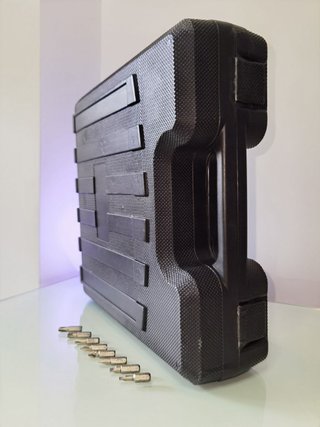 Estuche de taladro + puntas planas y estrías