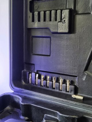 Estuche de taladro + puntas planas y estrías