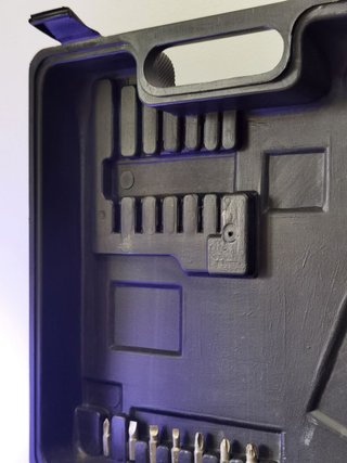 Estuche de taladro + puntas planas y estrías