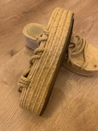 Sandalias de plataforma de cuerda beige