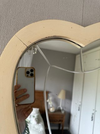 Espejo antiguo pintado biselado.