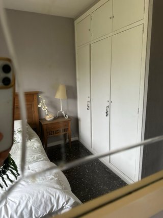 Espejo antiguo pintado biselado.