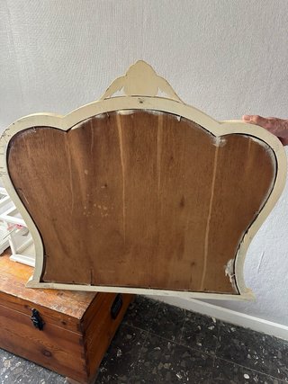 Espejo antiguo pintado biselado.