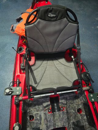 Kayak Mako 12 con motor y mas extras