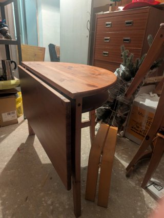 Mesa comedor madera maciza + 4 sillas