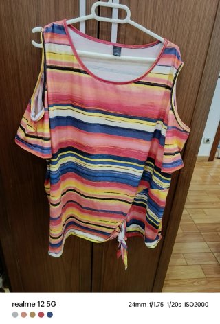 Camiseta fría con nudo multicolor talla como un 50