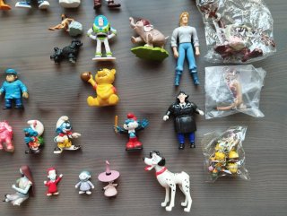 Lote de muñecos variados
