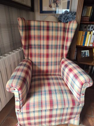 Sillón de tela a cuadros