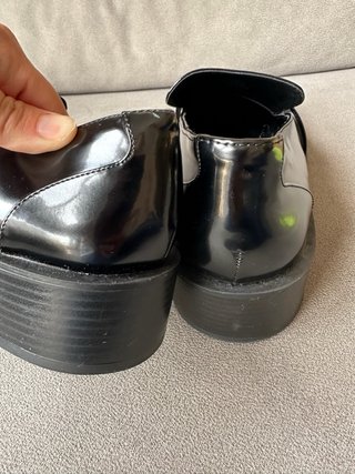 Mocasines negros charol.