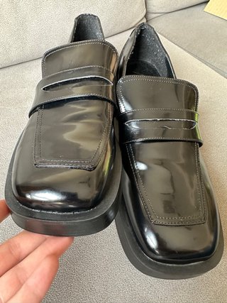 Mocasines negros charol.