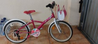 Bicicleta niña 20 rosa con bolso. Btwin decathlon