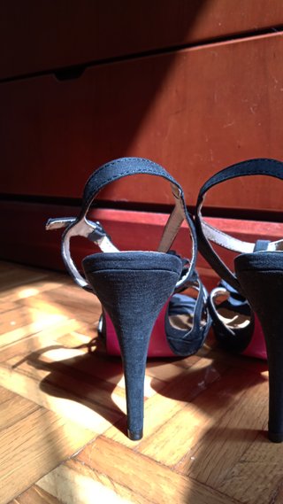 Sandalias negras T.39 con flor