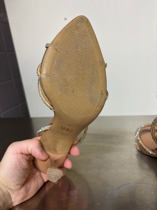 Sandalias de tacón transparentes con pedrería