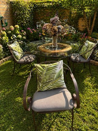 Mesa forja y cristal + 4 sillones