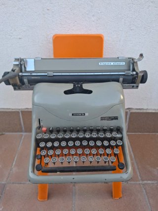 Máquina de escribir Hispano Olivetti Lexicon 80