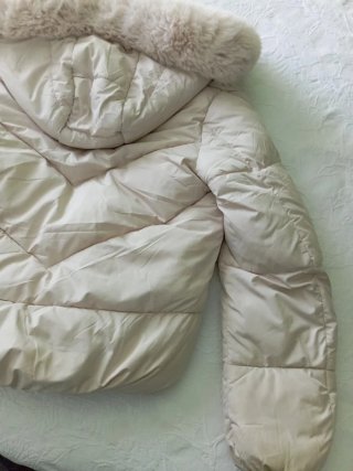 Plumas corto Bershka crudo T.S