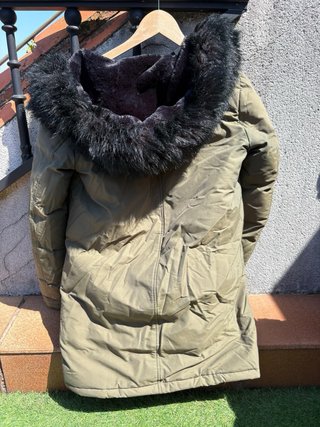 Chaquetón verde Zara con capucha