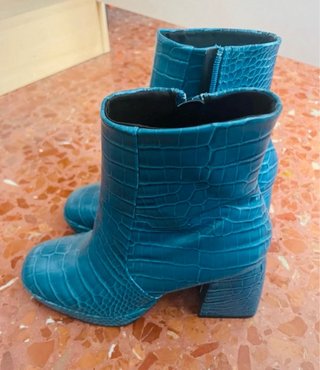 Botines azules tacón efecto piel cocodrilo