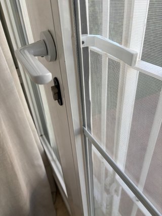 Ventana balconera con rejas