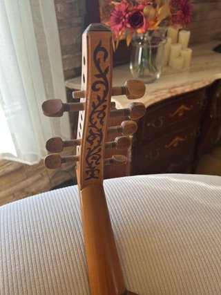 Laúd árabe artesanal