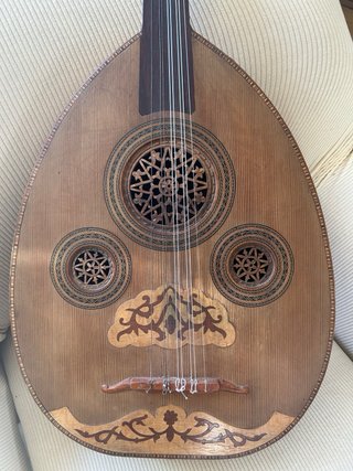 Laúd árabe artesanal