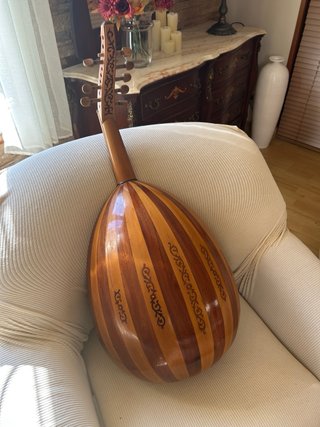 Laúd árabe artesanal