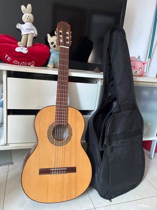 Guitarra Clásica con Funda