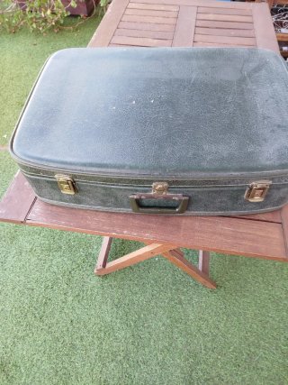 Maleta Vintage Marca Munia Verde y Dorada