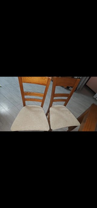 MESA EXTENSIBLE CON 4 SILLAS
