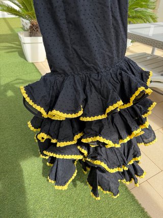 Vestido Flamenco Negro con Volantes Amarillos
