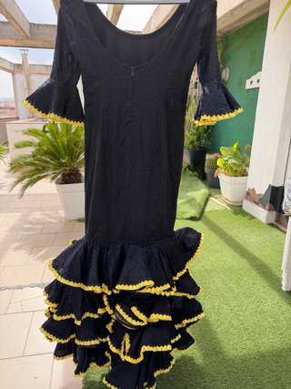 Vestido Flamenco Negro con Volantes Amarillos