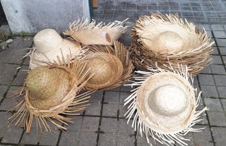 Sombreros de paja artesanales