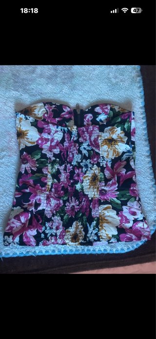 Top floral sin tirantes