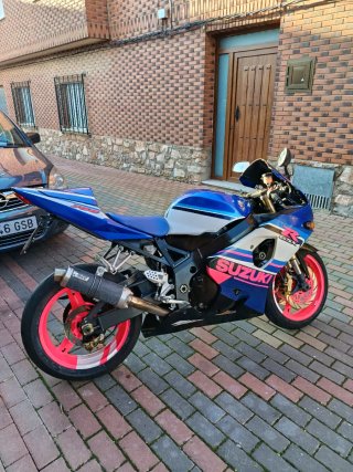 Suzuki GSXR 750 20 Aniversario