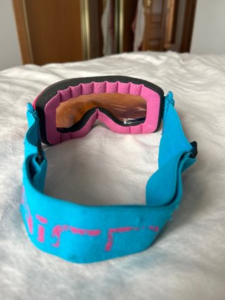 Gafas de esquí rosas y azules