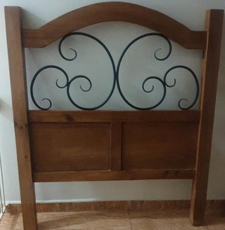 Mesita de noche rústica de madera