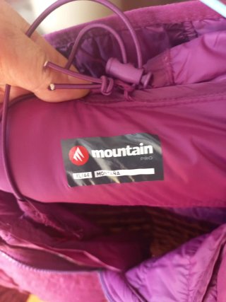 Cazadora Mountain Morada con Capucha