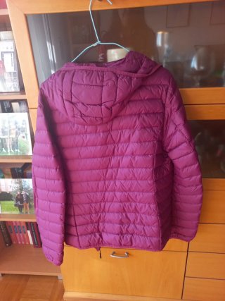 Cazadora Mountain Morada con Capucha