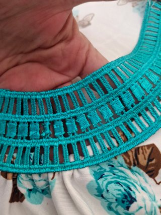 Blusa Talla XXXL Floral. Medidas en descripción