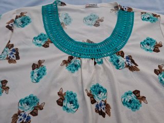 Blusa Talla XXXL Floral. Medidas en descripción