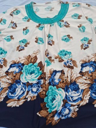 Blusa Talla XXXL Floral. Medidas en descripción